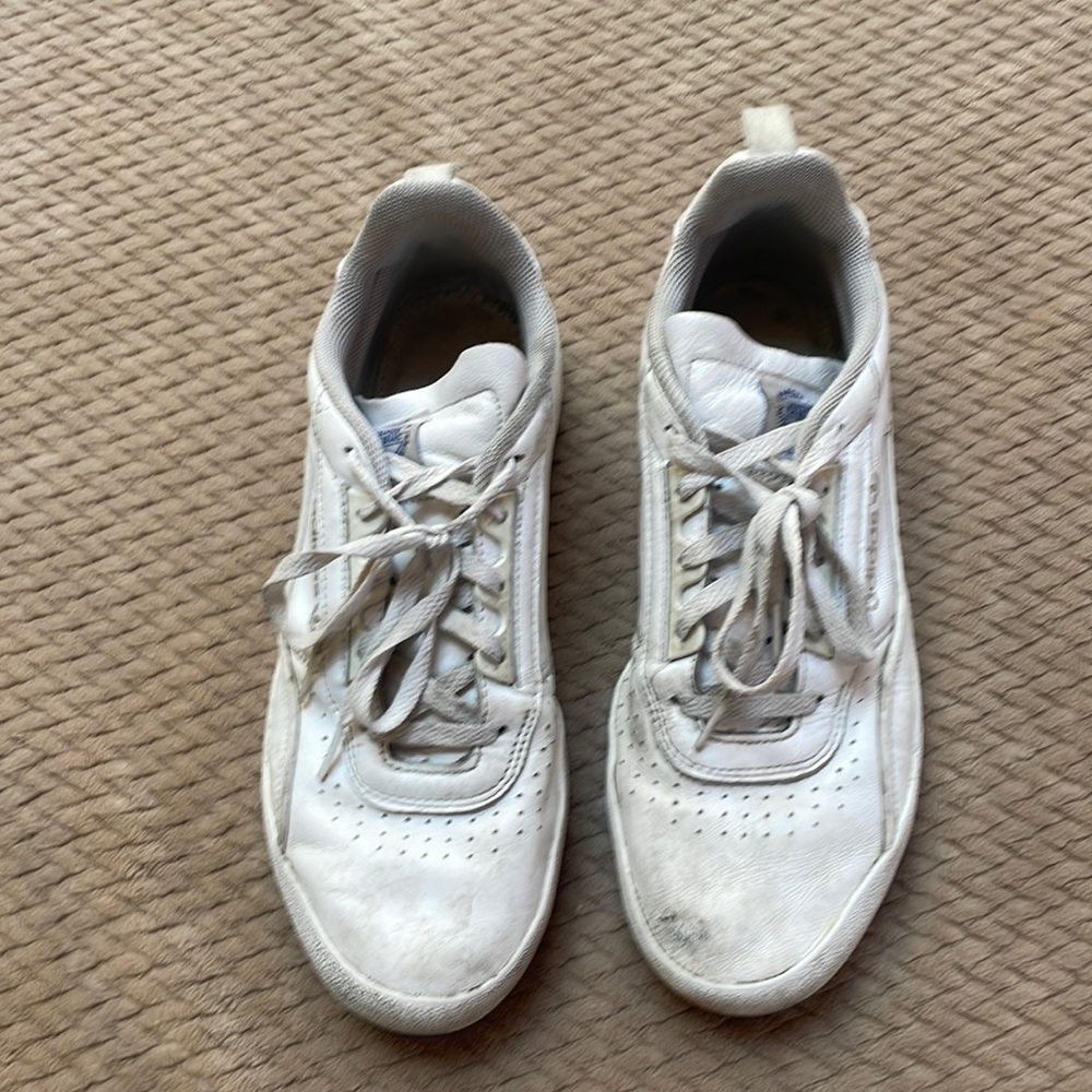 Adidas La Marque Aux tennis shoes